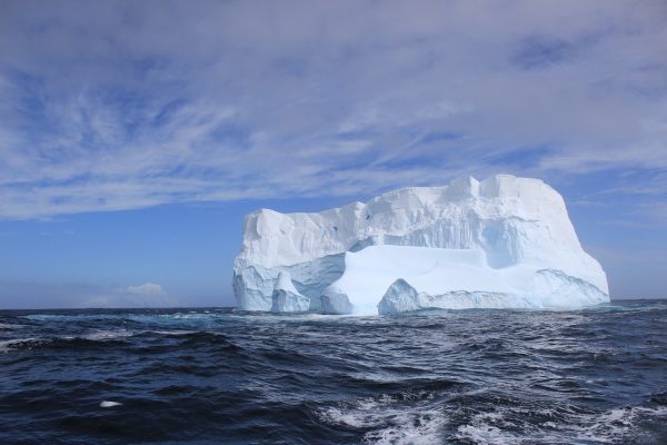 Самый большой в мире айсберг вышел в открытый океан